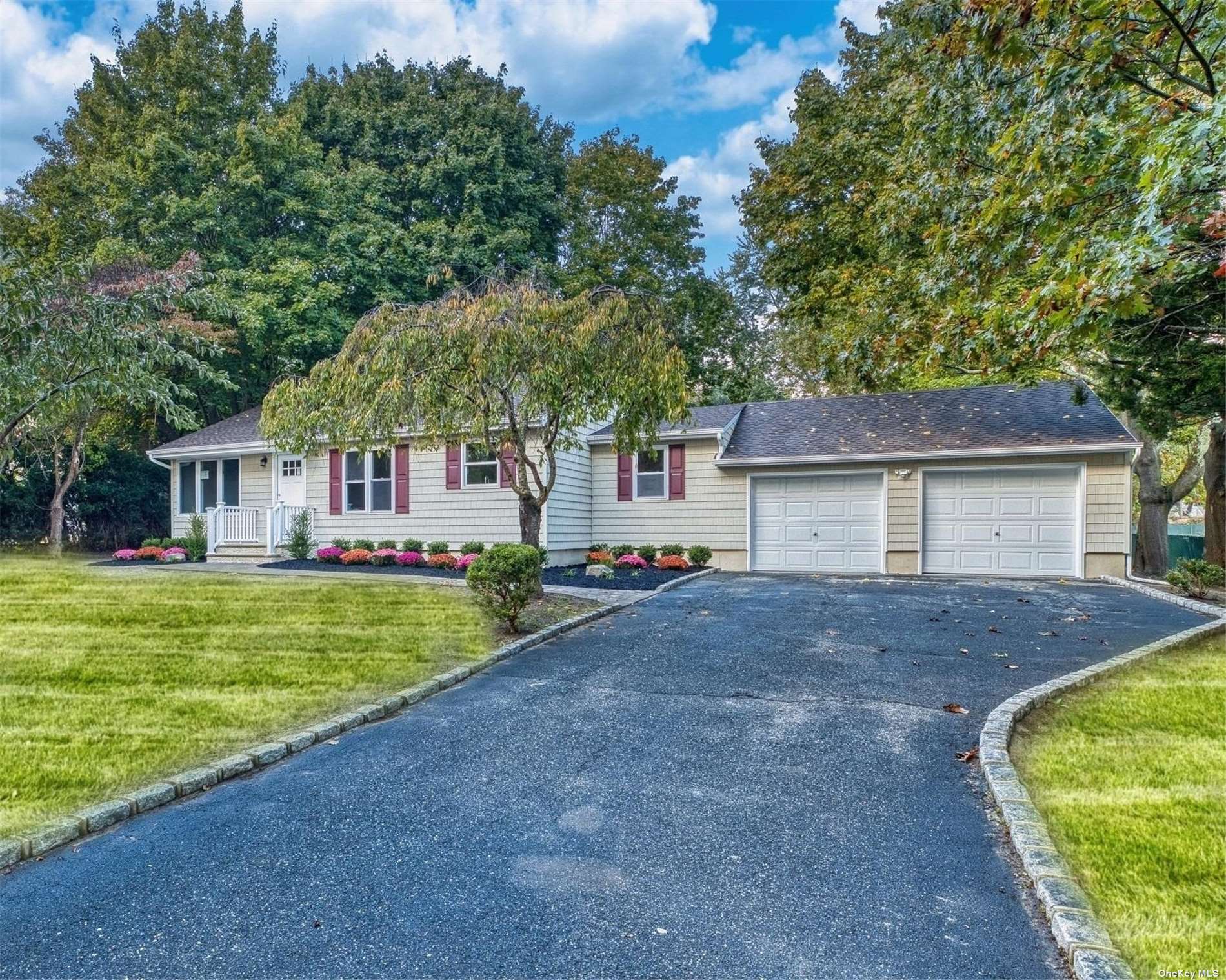 Single Family in Selden - Dare  Suffolk, NY 11784