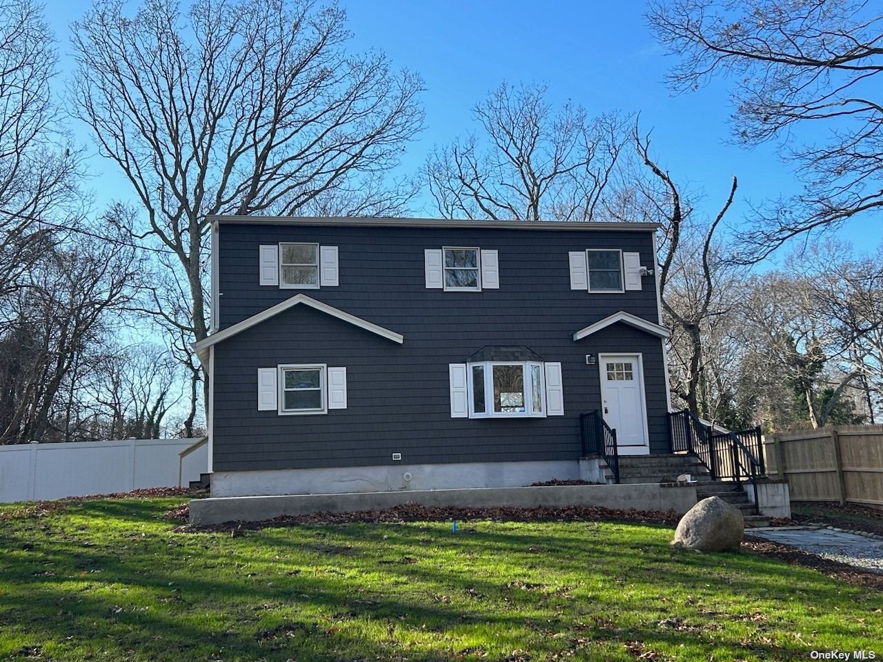 Single Family in Wading River - Oak  Suffolk, NY 11792