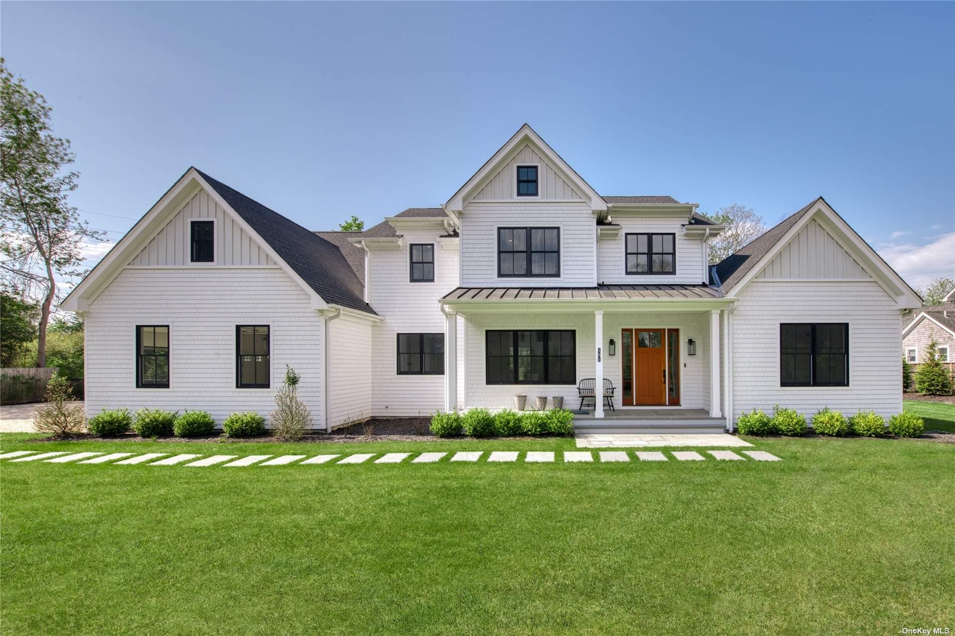 Single Family in East Hampton - Newtown  Suffolk, NY 11937