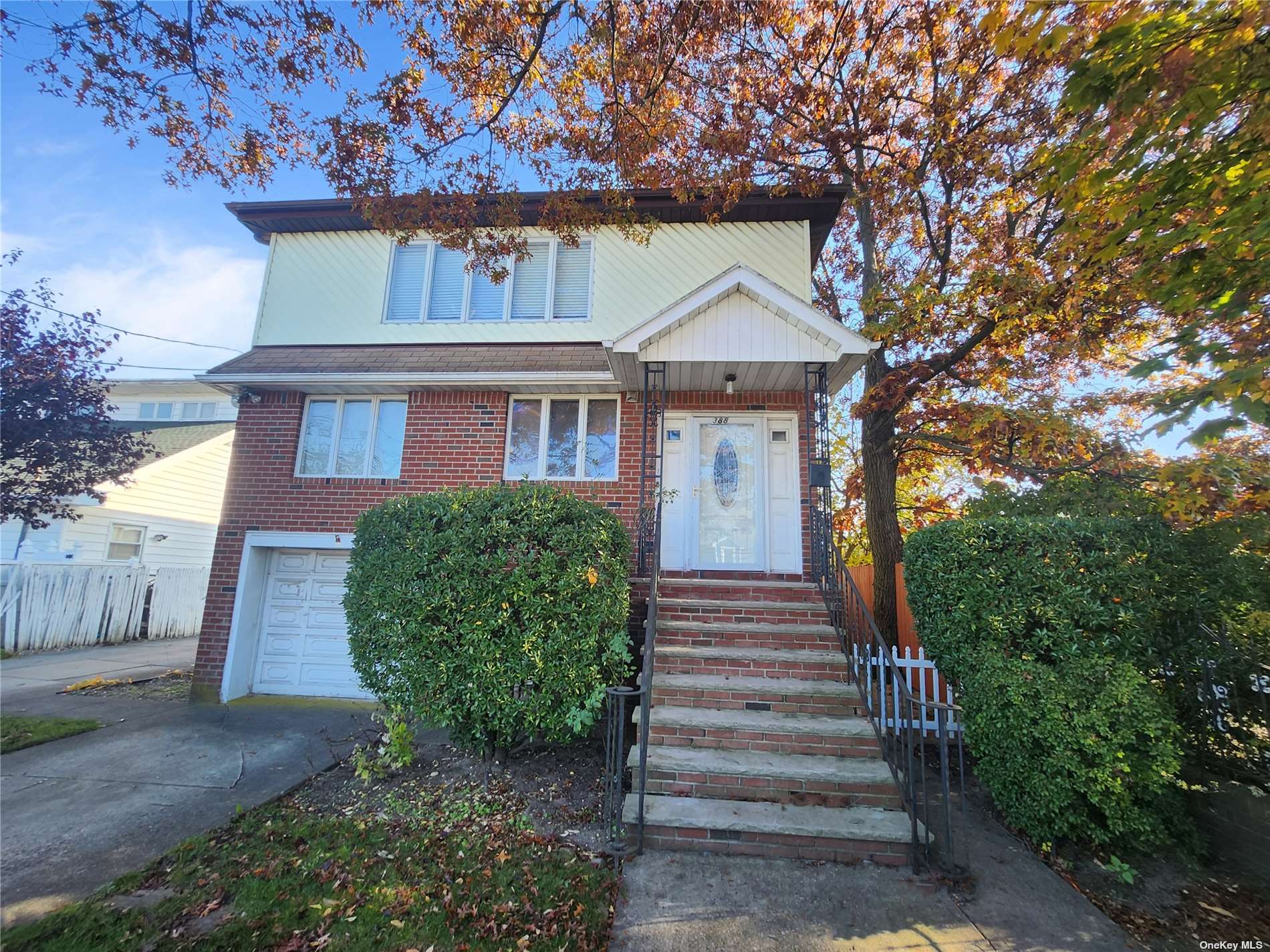 Single Family in Inwood - Sheridan  Nassau, NY 11096