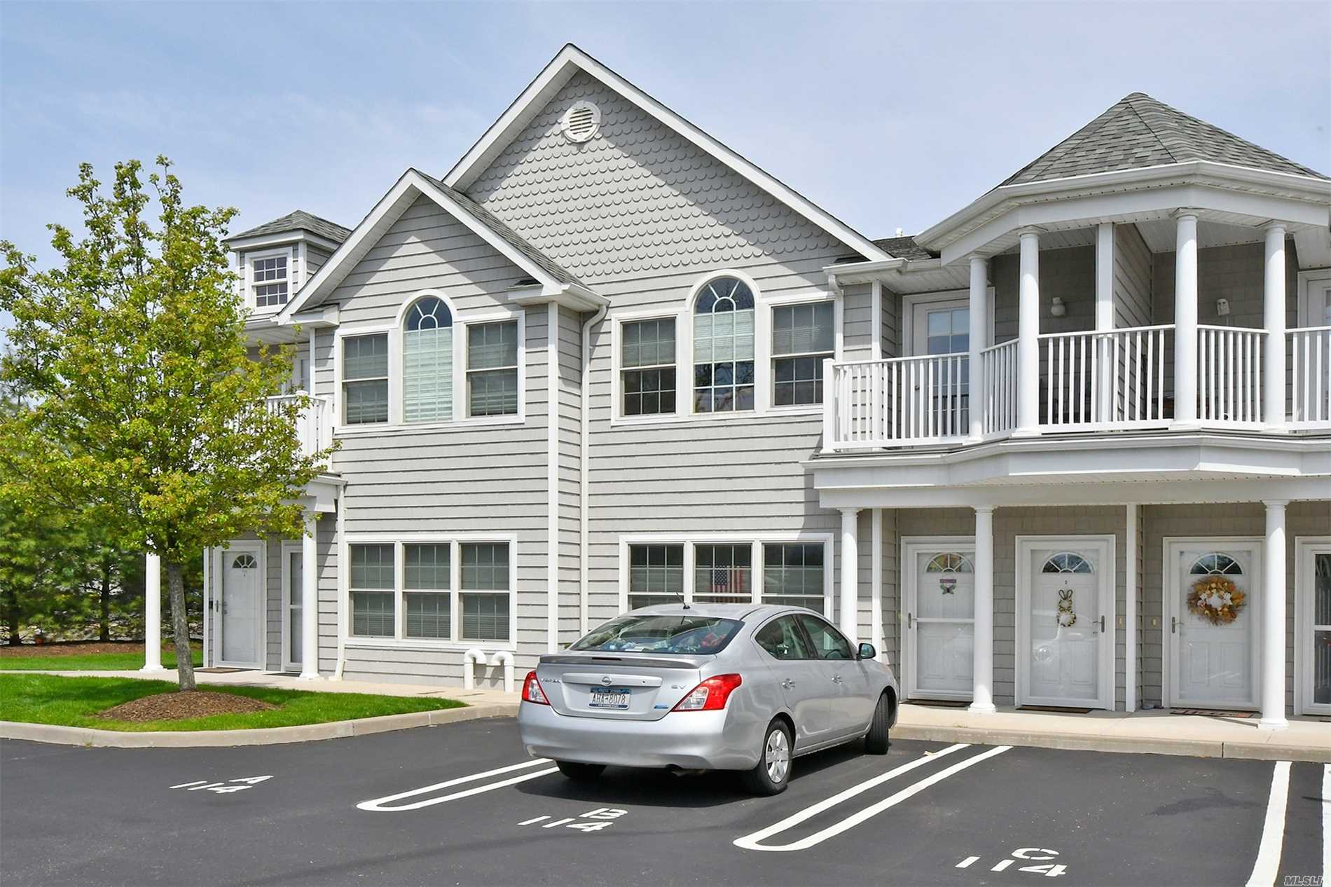 Unique Opportunity to Own a CONDO in Bethpage! Beautiful 2nd Floor Unit, Built In 2012. Eh, Open Floor Plan, Living Room & Dining Room w/Like New Cherry Kitchen w/Granite, Stainless Appliances & Gas Cooking! Tall Ceilings,  Hi Hats, Hardwood Floors, Central Air, Gas Heat, Laundry, Balcony. Hurry, Wont Last!!!