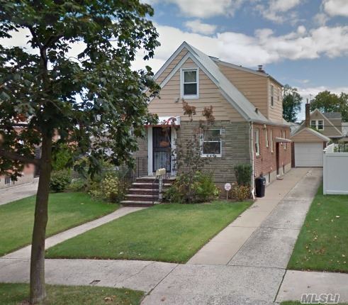 Well Maintained House , Wood Floor 5 Bedrooms 2.5 Bath, Convenient To All (Transportation, Shopping, Highway) Nearby Kissena Corridor Park. Q17 Q88 Q30 Q76 Busses