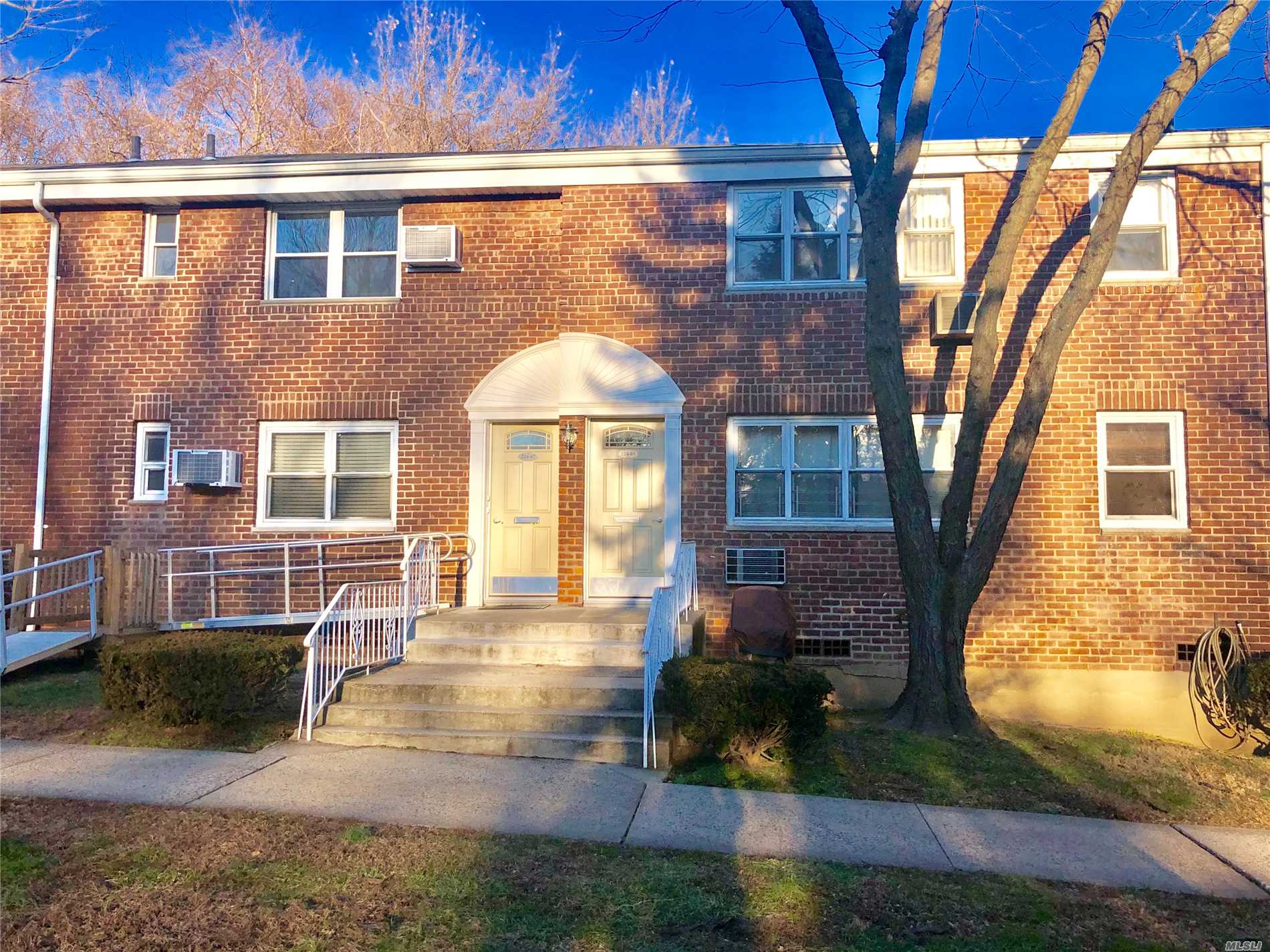 Newly Listed In Alley Pond, Sun Drenched Unit Sits In Desirable Courtyard, Kitchen Features Dishwasher Plus Dining Area, Cozy Living Room, Immaculate Bathroom, Spacious Bedroom, And Pull Down Attic For Generous Storage. Near Schools, Shops, & Transportation. Bring Your Pet! Qm5 & Qm8