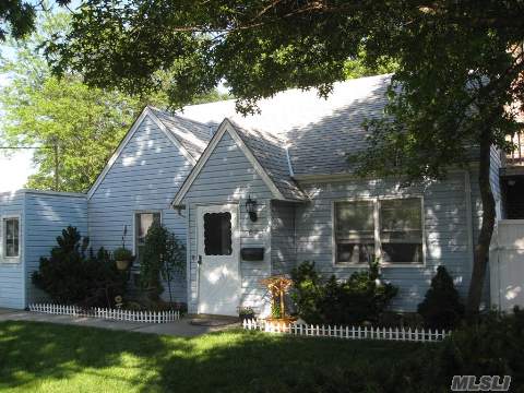 Fabulous Expanded, Rear Dormered Cape Features Spacious,Granite Kitchen W/Porclean Tile&Tumbled Marble Backsplash.Gorgeous French Doors Leading To Patio.Updated Tiled Baths,Pergo Floors,2nd Flr Has Cathedral Ceilings,Ose,&Potential For M/D W/Permit.Laundry On Main Level.Oversized Fenced In Yard! Don't Miss This Great Home!Saltzman East Memorial Elem & Weldon E. Howard Ms