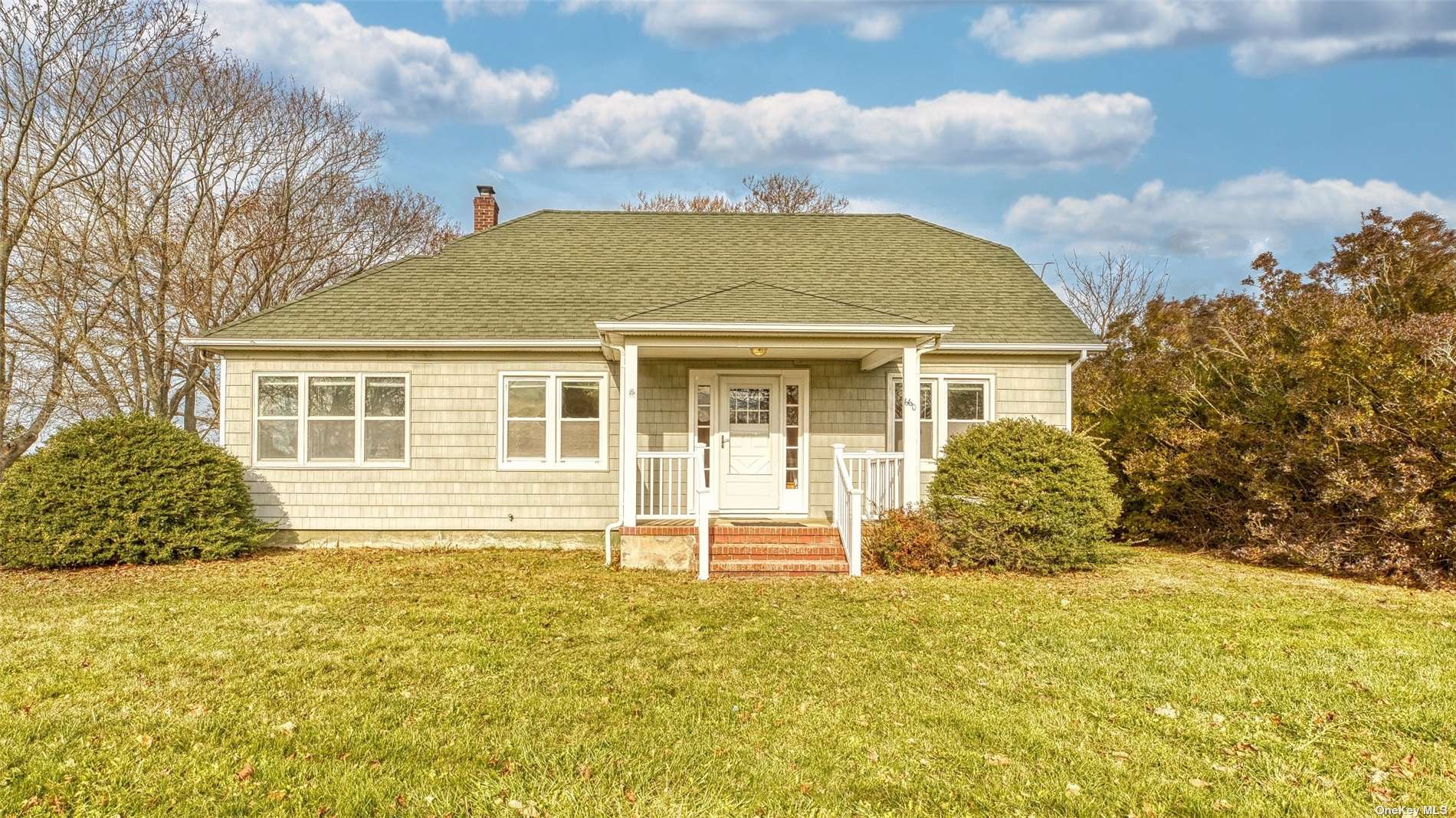 Single Family in Riverhead - Reeves  Suffolk, NY 11901