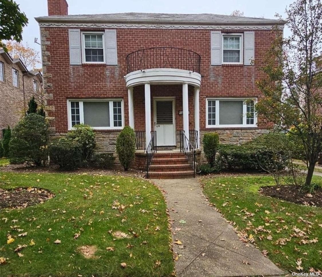 Single Family in Jamaica Estates - Avon  Queens, NY 11432