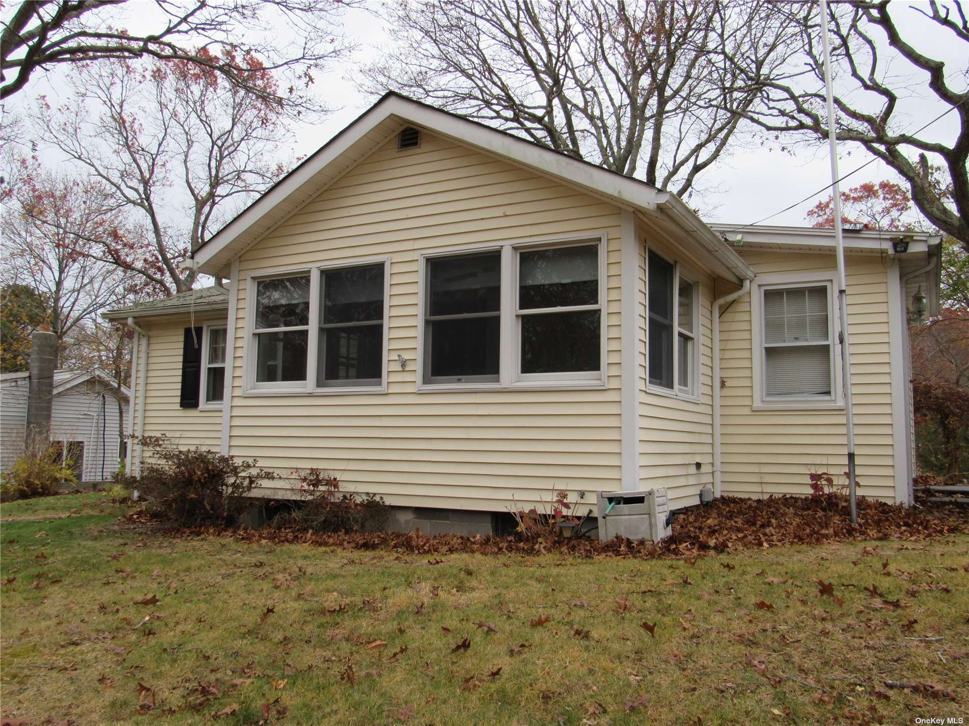 Single Family in Riverhead - Park  Suffolk, NY 11901