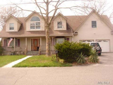 Short Sale Approved! Ready For Quick Closing. Can't Go Under. Ready To Close.  This Sprawling Home Has Been Completely Remodelled In Approximately 2000. Buyer To Verify Age. Very Large Rooms, Hd Wd Flrs, Ceramic Tiles, Igp As Is, Need Fast Deal.  