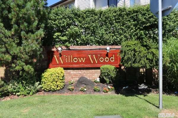 Perfect One Bedroom Unit Located On The First Floor (No Stairs) In The Willow Wood Community. Recently Renovated Kitchen With Granite Counter Tops And New Backsplash. Freshly Painted. Priced To Sell, Must See Unit!