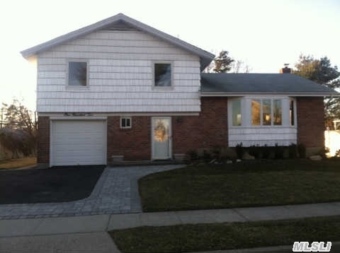 Beautiful Split Level With Private D-Way, Finished Basement, Excellent Condition, Spacious D/R And L/R With Bay Window, Gas Heating With Cac, Close To All,  Best School Ds, Jericho