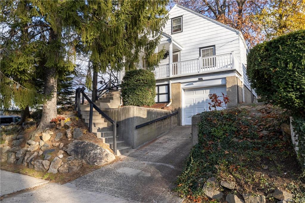 Single Family in Yonkers - Sherwood  Westchester, NY 10704