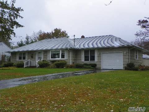 Easy Keeper Ranch.. Near Kayak Launch And Beaches.. Beautiful Back Yard.