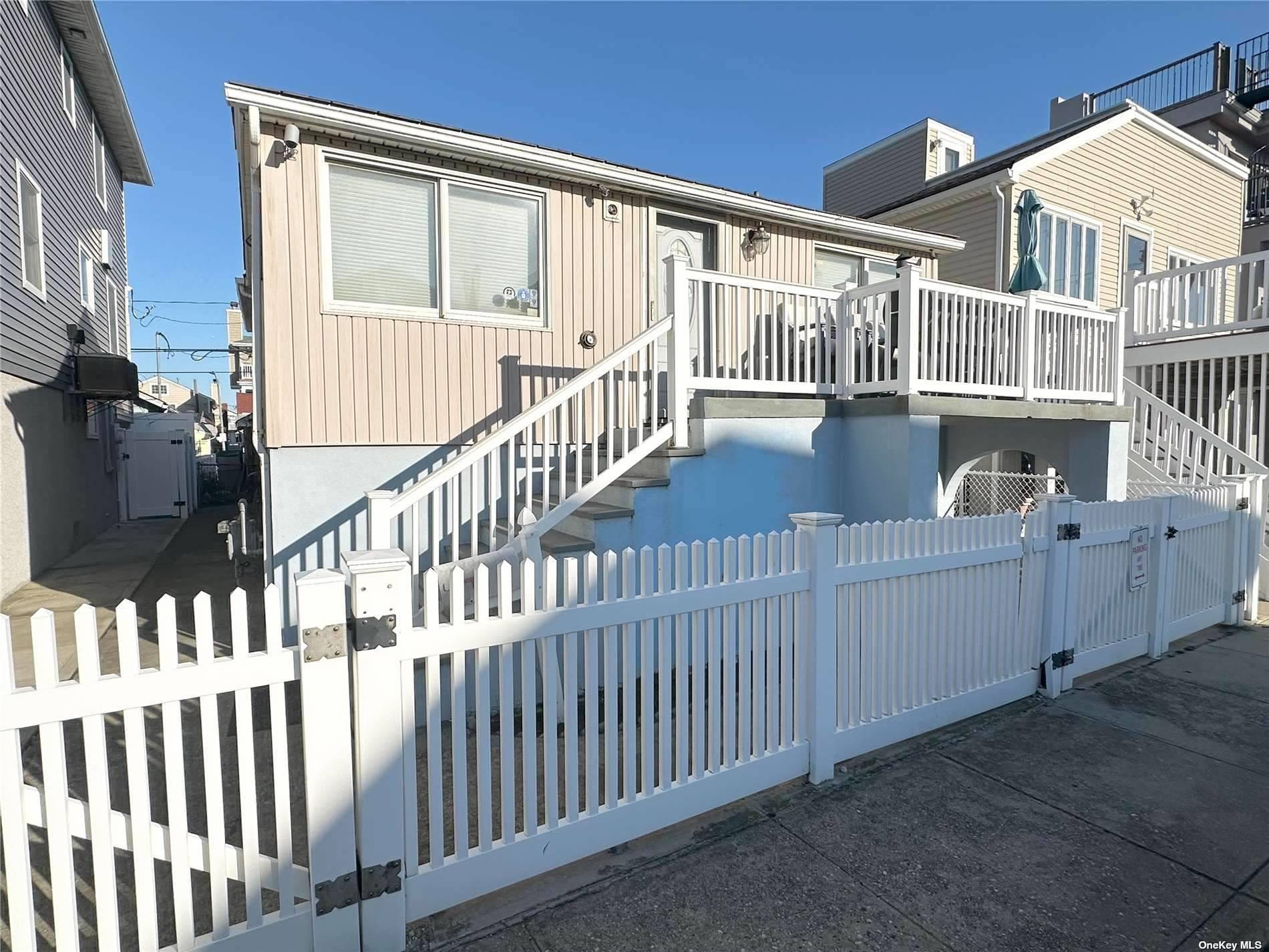 Single Family in Long Beach - Delaware  Nassau, NY 11561