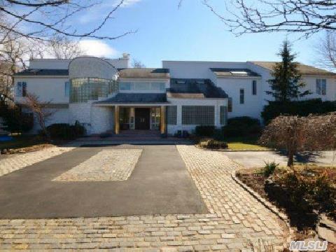 Grand Modern Beauty. Georgeous 6300 Sq Ft. Home On 2 Acres In Prime Cul De Sac. Lite And Brite Entertaining Rooms, Soaring Ceilings, Dual Fireplace, Large Formal Dining Room, Fabulous Kitchen With Beautiful View Of Property. Syosset Sd..Berry Hill Elementary.Taxes Relect The Future Savings As Per Nassau County Assessors Office.