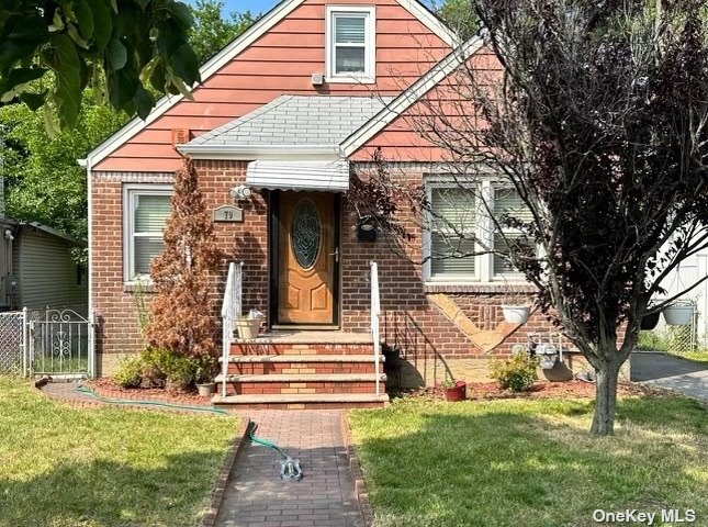 Single Family in Elmont - Norfolk  Nassau, NY 11003