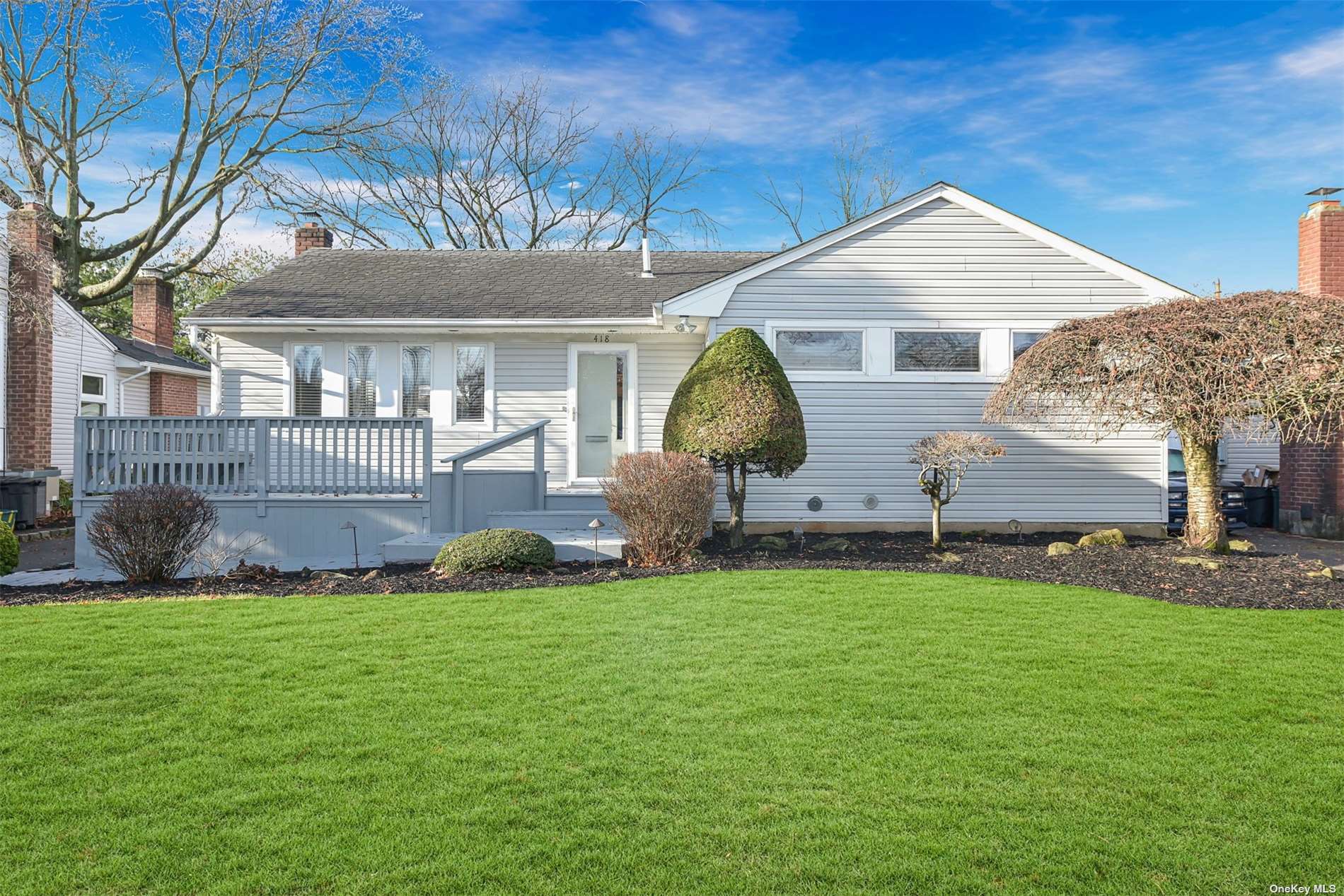 Single Family in East Meadow - Cedar  Nassau, NY 11554