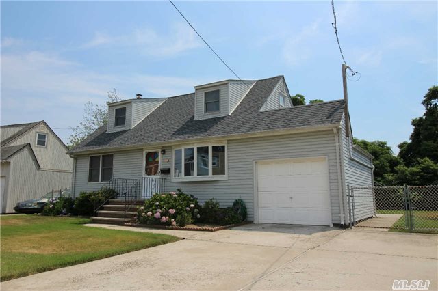 Lovely 4 Bedroom/2 Bath Cape Set On 60X100 Property, With Living Room, Large Eik, Full Finished Basement With Ose, Private Yard, Vinyl Siding, New Roof, Burner 2008, Hw Floors, Plainedge School District!!!