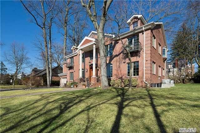 University Gardens 2013 Brick Colonial. Fabulous Sunny Interiors. 2 Story Entry Foyer, Heated Floors, European Chef' Eat-In Kitchen, Open Floor Plan. Wonderful Den. Spacious Master Suite W/ Spa Bath. Walk-Out Lower Level With Spa Bath. Wonderful Grounds To 2 Patios. Foam Insulations. Metal Beams. Lakeville Elementary/Gn South Middle/High. Conveniently Located Near Trans.