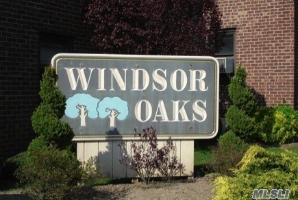 Best Priced Windsor Oaks Apartment .Clean, Practical 2 Bedroom Apartment. With Dining Area. Great Location That Is Close To All. Pet Friendly (Up To 2 Pets, Cat Or Dog )Per Apt. 2 Parking Stickers Available. Ps 205 & Jhs 74.