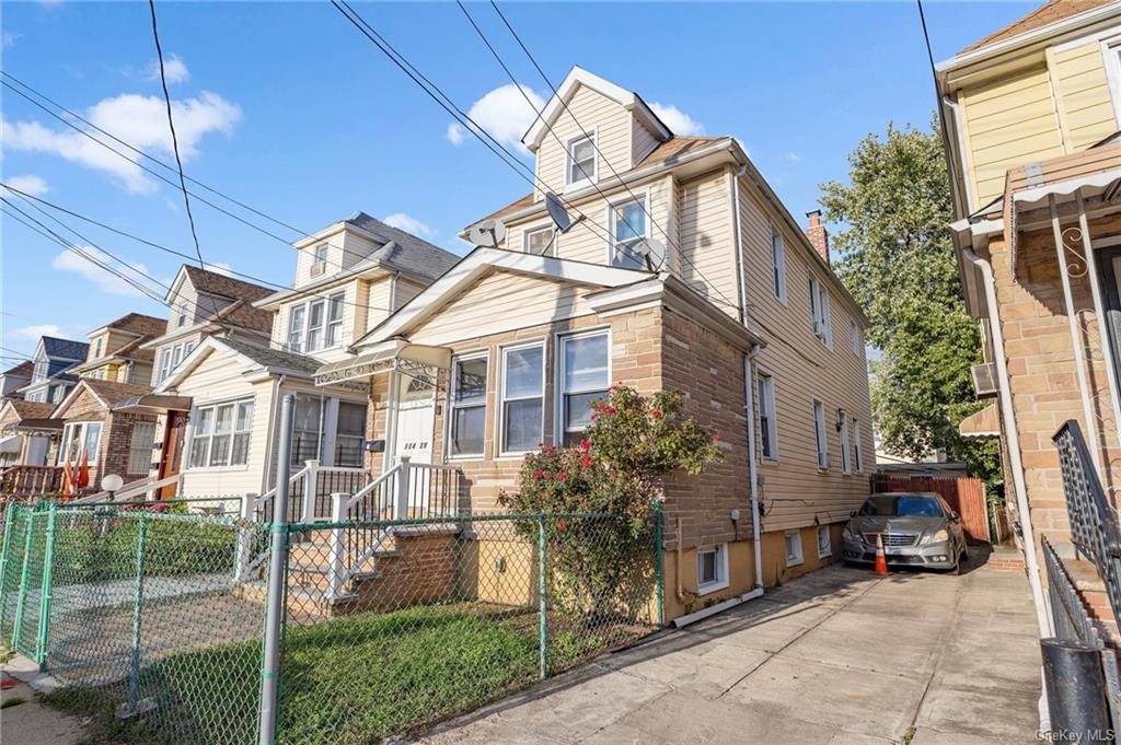 Single Family in Ozone Park - 134th  Queens, NY 11420