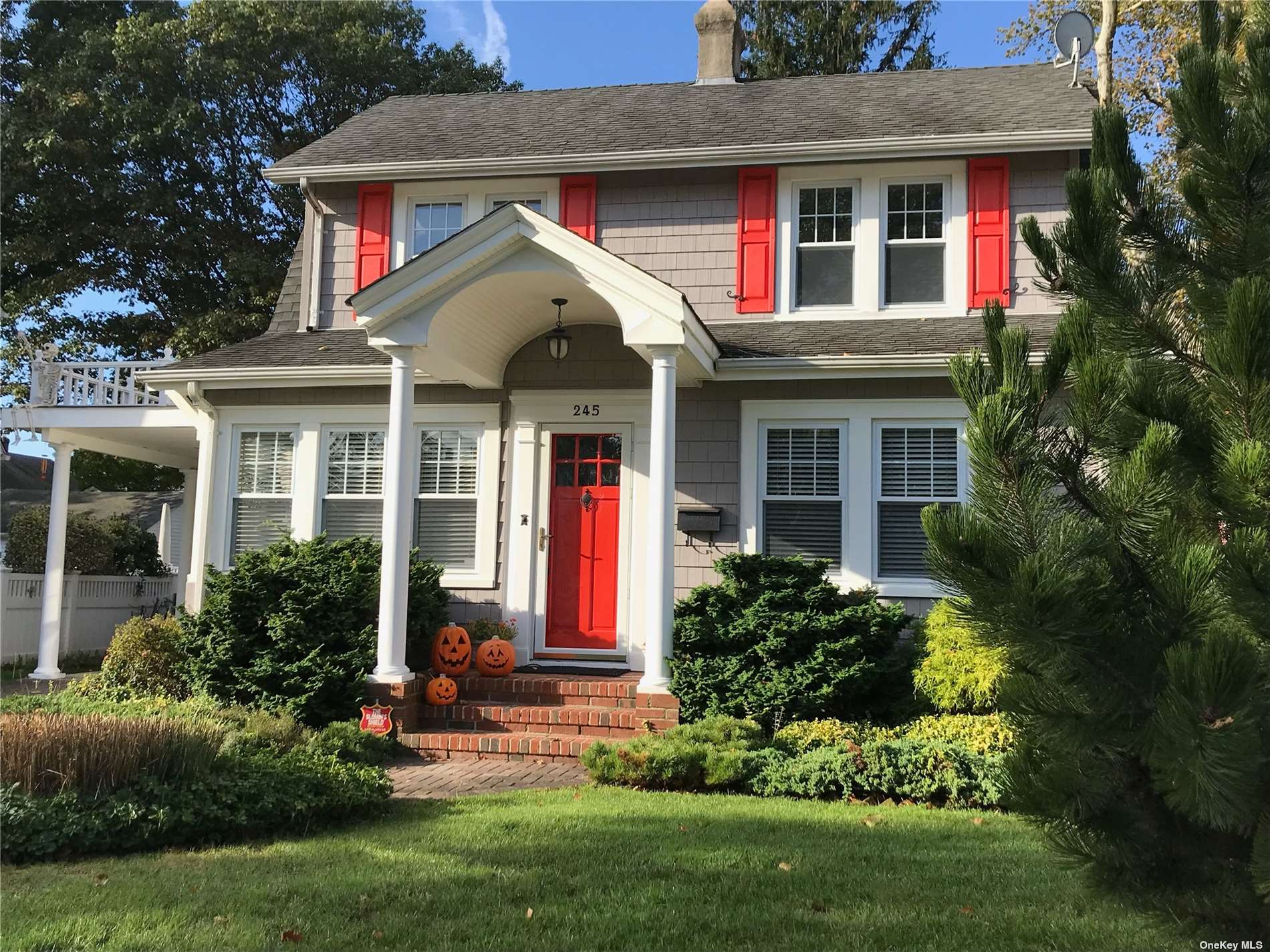 Single Family in Mineola - Wellington  Nassau, NY 11501