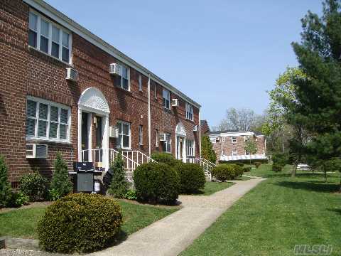 Triple Mint Custom One Bedroom In Manicured Court Yard Features; Eat-In Kitchen With Maple Cabinets & Stone Tile Backsplash, Floor & Countertops, Recessed Lights In Living Rm, Extra Large Custom Stone Tile Bath W/Kohler Fixtures & Jacuzzi Tub. Hardwood Floors/Carpet & Spacious Rooms Throughout.