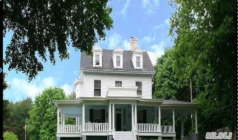 Classic Victorian In North Syosset With Wrap Around Porch Overlooking 2 Acres With Mature Plantings And Inground Pool. Great For Extended Family With Room For All. Berry Hill Elementary/Southwoods Middle. Convenient To Town And Lirr