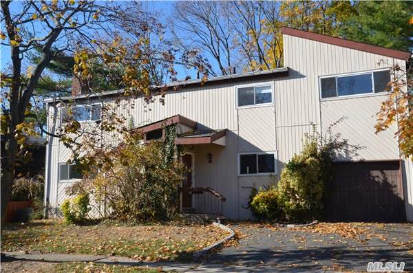 This Is Sunny Southern Exposure Colonial House,  Elegant Living Room W/ Access To Deck,  Renovated Kitchen And Bathroom,  Spacious Sky-Lit Bedrooms ,  Newly Finished Walk-Out Basement. Close To Pool,  Ice Rink,  Parkwood Tennis,  Great Neck North Schools.