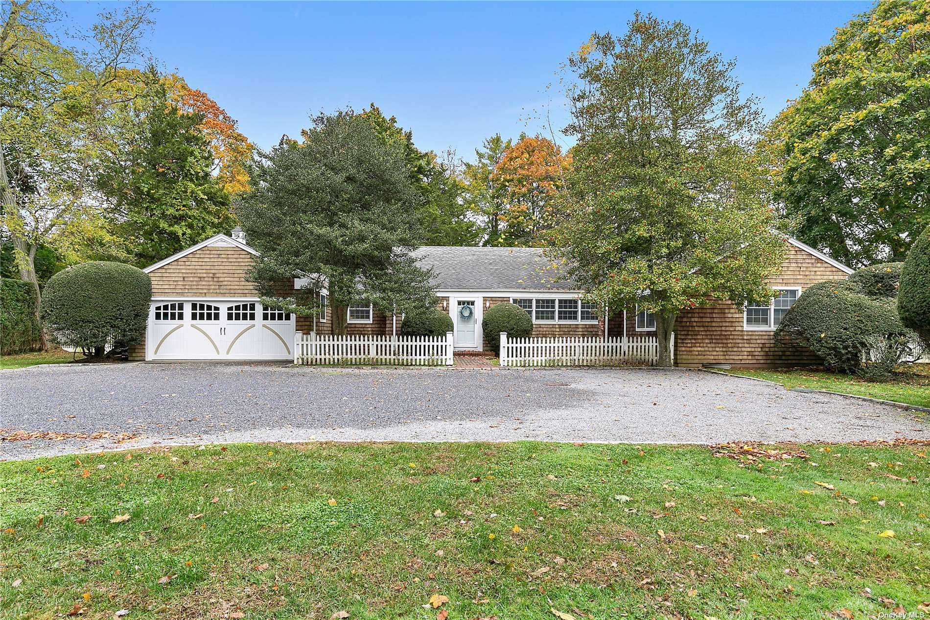 House in Southampton - Hill  Suffolk, NY 11968