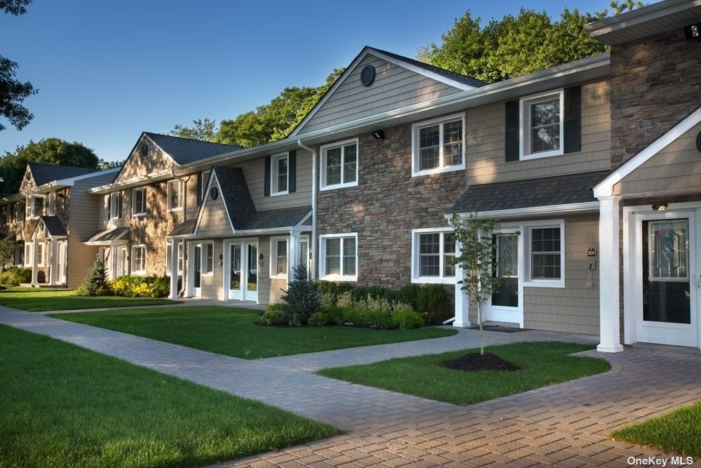 Apartment in Middle Island - Tudor  Suffolk, NY 11953