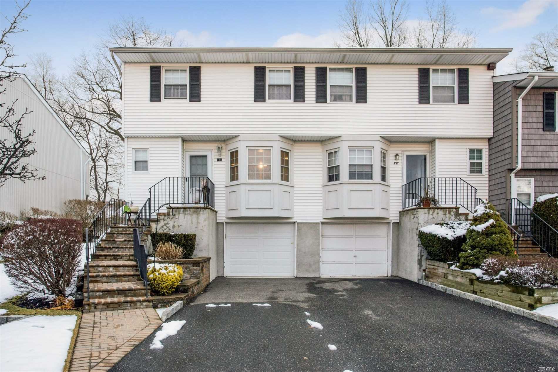 Diamond End Unit With Perfect Location In The Community. All Redone And Ready To Move In . Newer Kitchen, Baths, The Beautiful Look Of Hardwood Floors. Decorated To Perfection. Basement And Garage. Light And Bright. Low Taxes And Syosset Schools