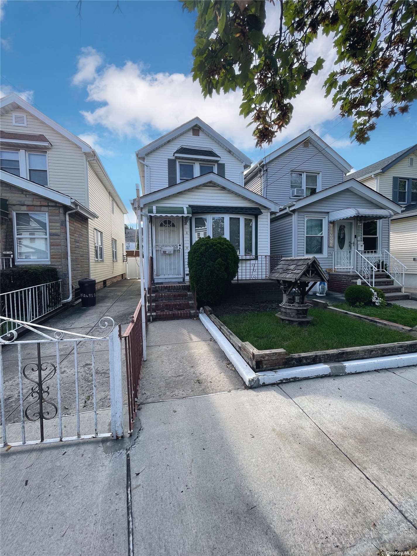 Single Family in Ozone Park - 95th  Queens, NY 11417