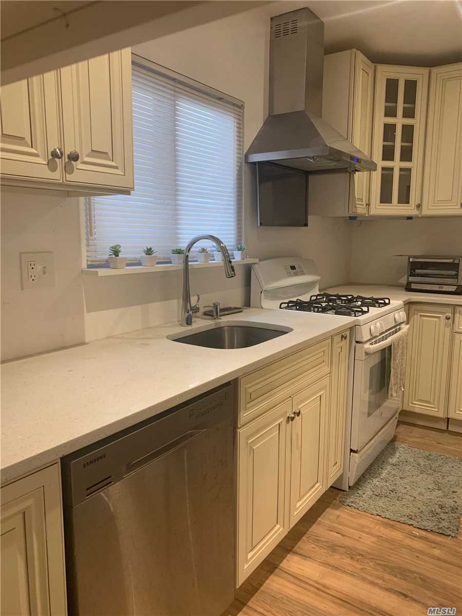 Location!Location!Location!Well-maintained detached one family wtih big backyard located in the heart of Rego Park. Super Convenient location!!5 minutes walking distance to R train station/ Queens Center Mall!Zoned for PS 139/JHS190/Forest Hill Highschool.Must See!!Wont last!!