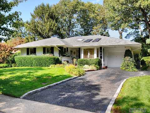 New Price. Fabulous. Light, Bright, Warm And Inviting. Spacious 3Br/2.5Bth Ranch With Vaulted Ceilings, Skylights, Hw Flrs, Walls Of Windows, Cac, Fireplace And Full Finished Basement. Great Curb Appeal, Raised Decks, Igp, Fenced Yard. Beautifully Landscaped. Jericho Schools. Welcome Home!