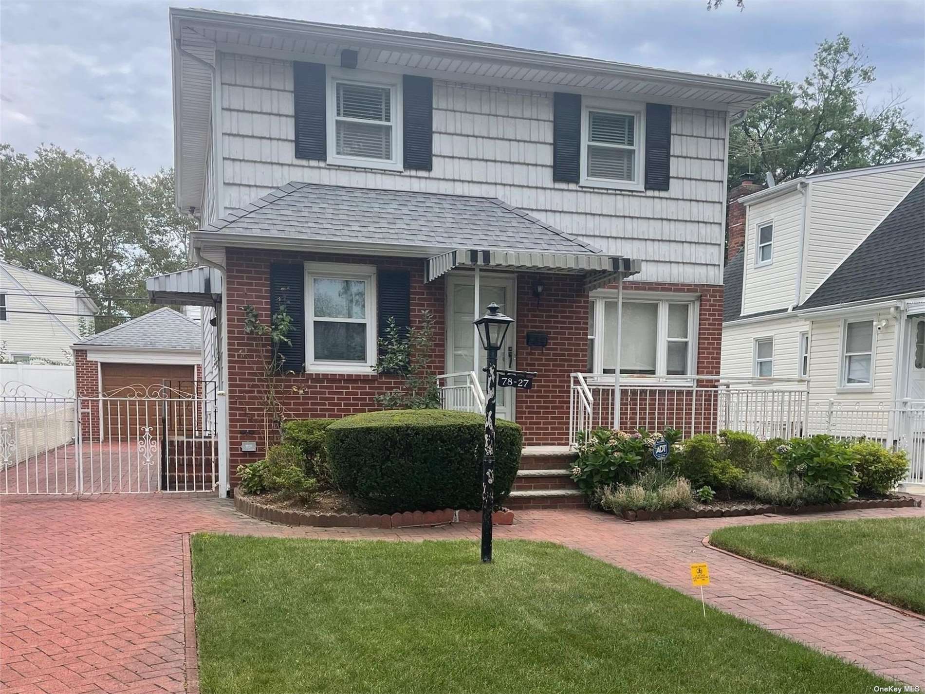 Single Family in Glen Oaks - 268th  Queens, NY 11004