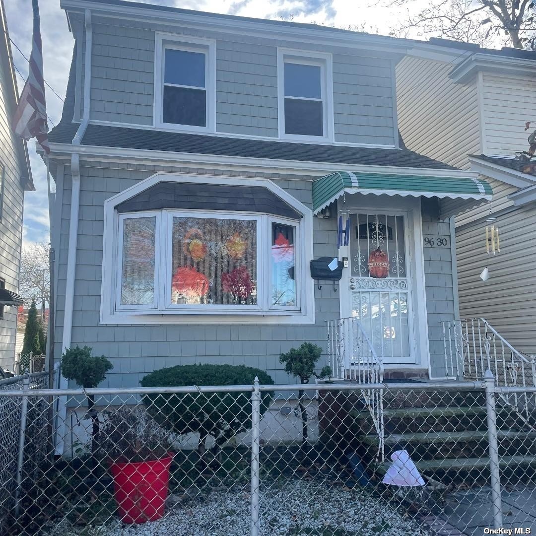 Single Family in Ozone Park - 149th  Queens, NY 11417