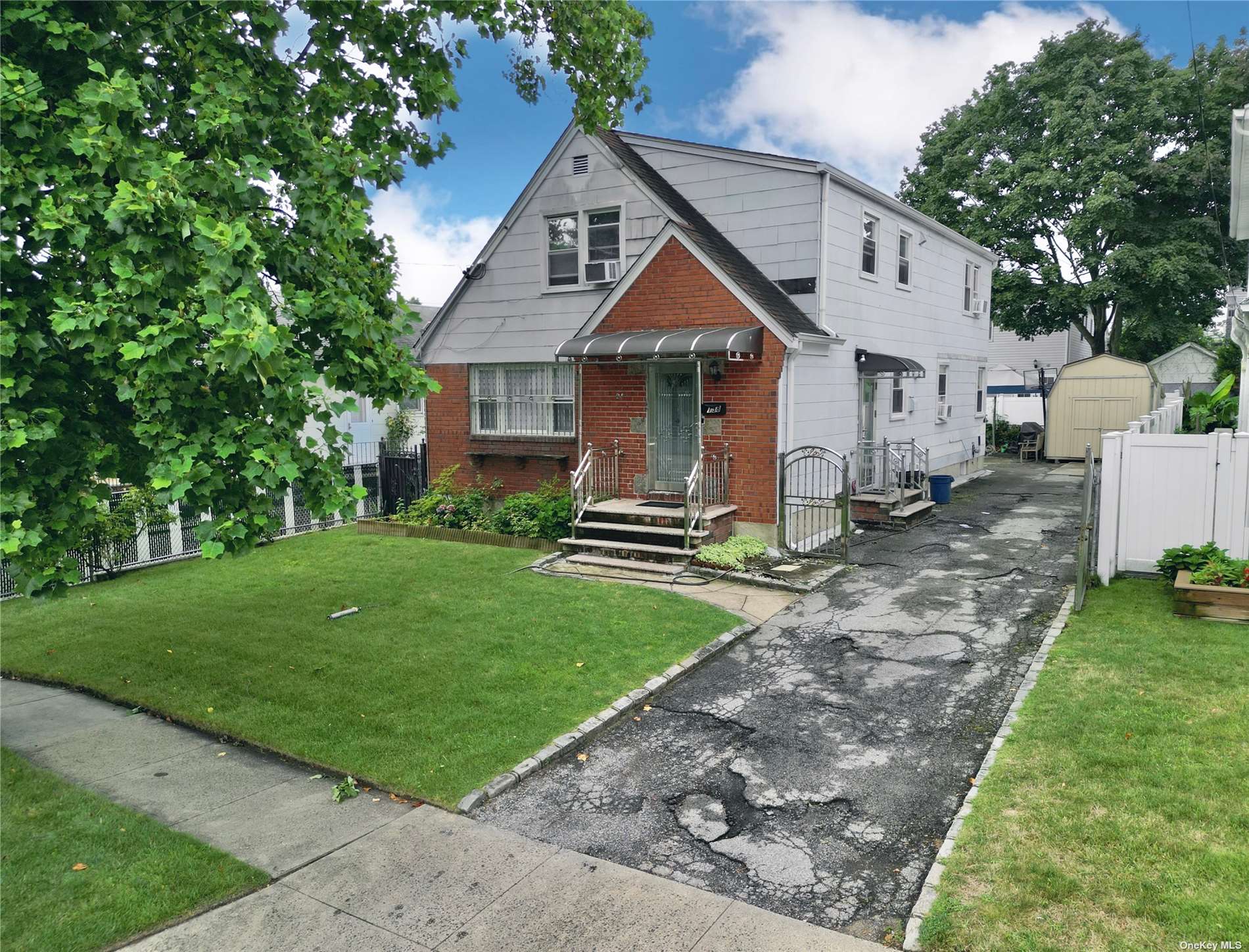 Single Family in Floral Park - Cherry  Nassau, NY 11001