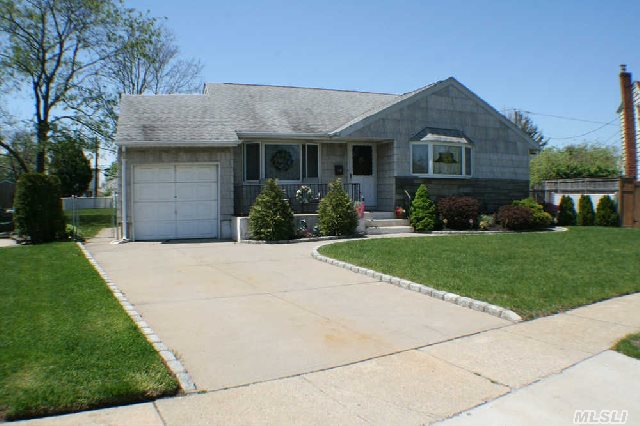 Great Ranch Home With With Room To Grow!  Beautiful Refinished Hardwood Floors Throughout,  Gas Heat,  Gas Cooking,  New Ac In Lrm,  Finished Basement,  Tons Of Storage,  Large,  Spacious Patio With Huge Yard With Room For A Pool!  Buyer To Verify All Info. Plainedge Sd,  John J. West Elem School And Near Shopping,  Parkways And Railroad,  And Parks.