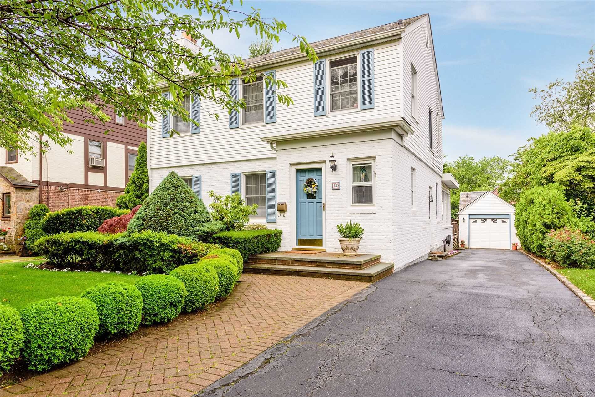 Conveniently located Brick and Shingle turn key home 0.7 miles to LIRR. Cuttermill Park at end of block. New Appliances, New Bath w Radiant heated floor. New Hot water Heater 2 Blocks to Northern Blvd. Very Quiet Street. Privacy Abounds in lovely Backyard. Great Neck Schools , Lakeville Elementary and Great Neck South High School. Access to Steppingstone Park on the Bay with pool and dock. Move right in to this Fantastic Home.