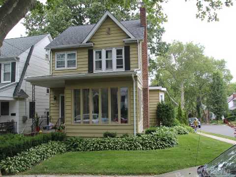 Beautifully Renovated Colonial In Quiet Residential Area. 2 Blocks From Lakeville Elementary School! Bright Corner House With Hardwood Floors Throughout, 4 Bedrooms W/ 2 Full Baths And Large Backyard. Walk To Train, Hmart Plaza, N20/21 Bus, And Parks. A Must See! 