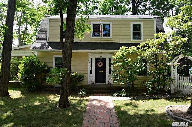 Beautifully Updated,  This Charming 1912 Dutch Colonial Is A Commuter's Dream.  Close To The Lirr (Penn Sta-36 Min),  Shops And Restaurants. Almost A 1/4 Acre,  With Rocking Chair Porch And Fenced Yard.  This Is Not To Be Missed.