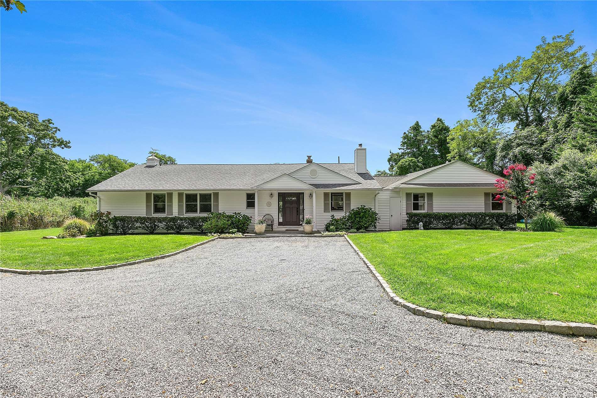 Single Family in Remsenburg - Club  Suffolk, NY 11960