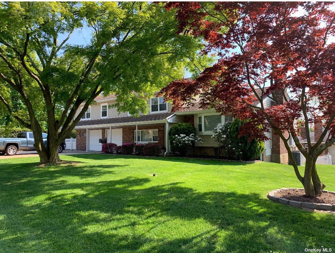 Single Family in Glen Cove - Taylor  Nassau, NY 11542