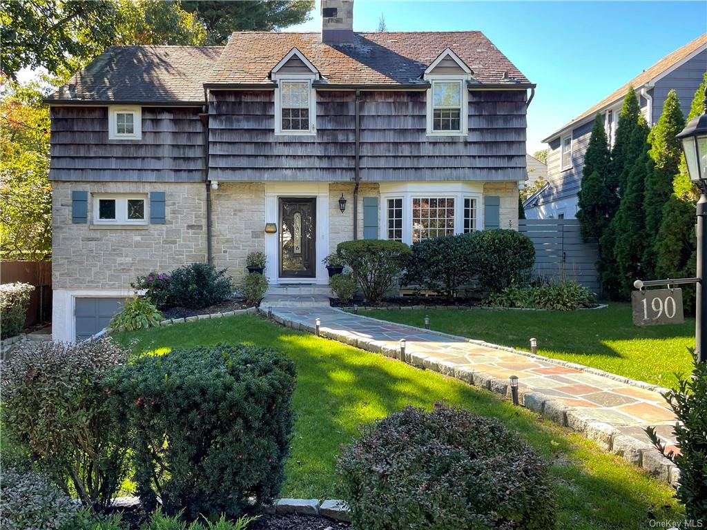 Single Family in Mount Vernon - Devonia  Westchester, NY 10552