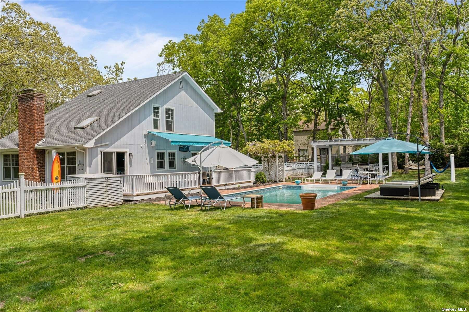 Single Family in East Hampton - Ocean View  Suffolk, NY 11937