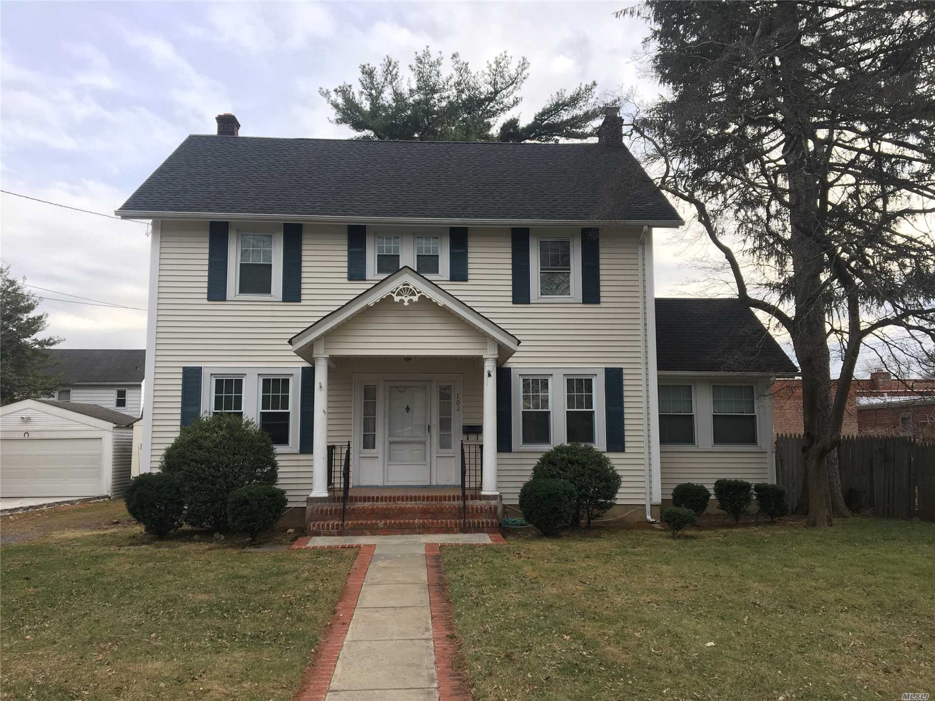 Center Hall Colonial 4Br, 1.5Bth With Elegant Front Porch, Large Updated Kitchen With Granite Counter Tops And Ss Appliances. Spacious Lr With High Ceilings And Fireplace, Formal Dr, Den, Full Basement, Huge Finished Walk Up Attic, Award Winning Roslyn School District, Close To Transportation ( L.I.E. Lirr) And Schools. Must See!