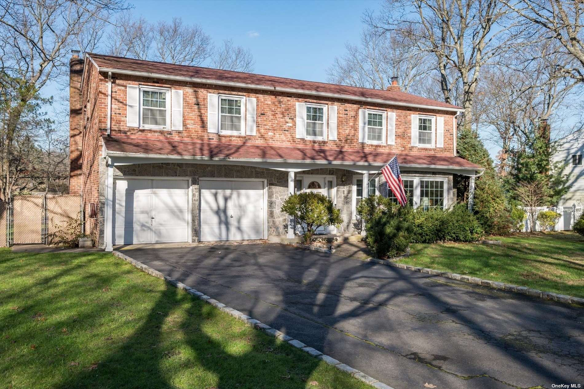 Single Family in Commack - Parkway  Suffolk, NY 11725