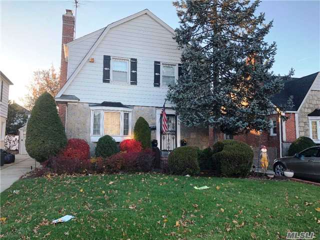 This Spacious Well-Kept Gross Morton D Colonial Has Many Features For Those Buyers Who Are Looking For A Home With Space, A Great Layout And In Good Condition.