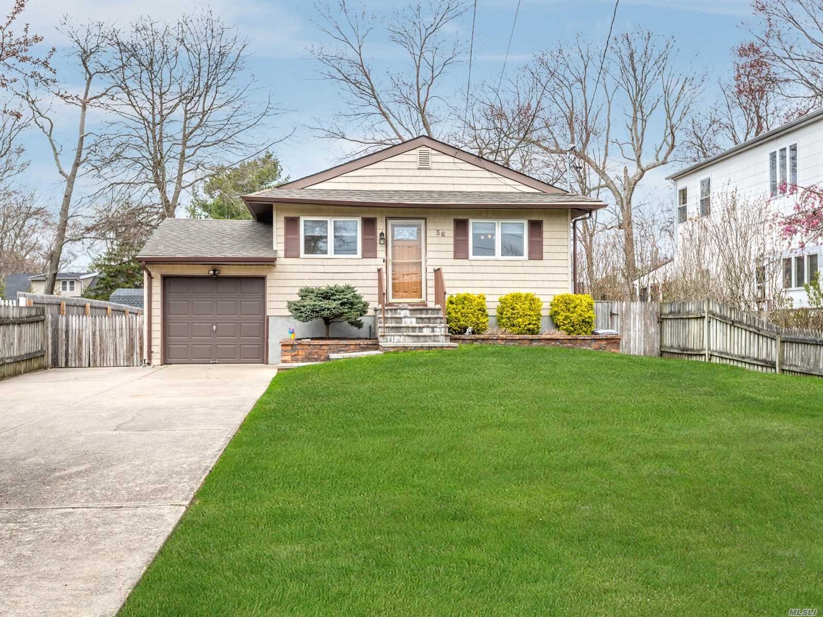 Adorable Ranch located in the Idle Hour Area! All Wood Floors, Eat-In Kitchen w/ Granite Countertops, Updated Gas Heating System, 200 Amp Electric Service, and Spacious-Fenced in Yard with Paver Patio and Walk-Ways. Star Rebate is $1, 113.94 Don&rsquo;t Miss!