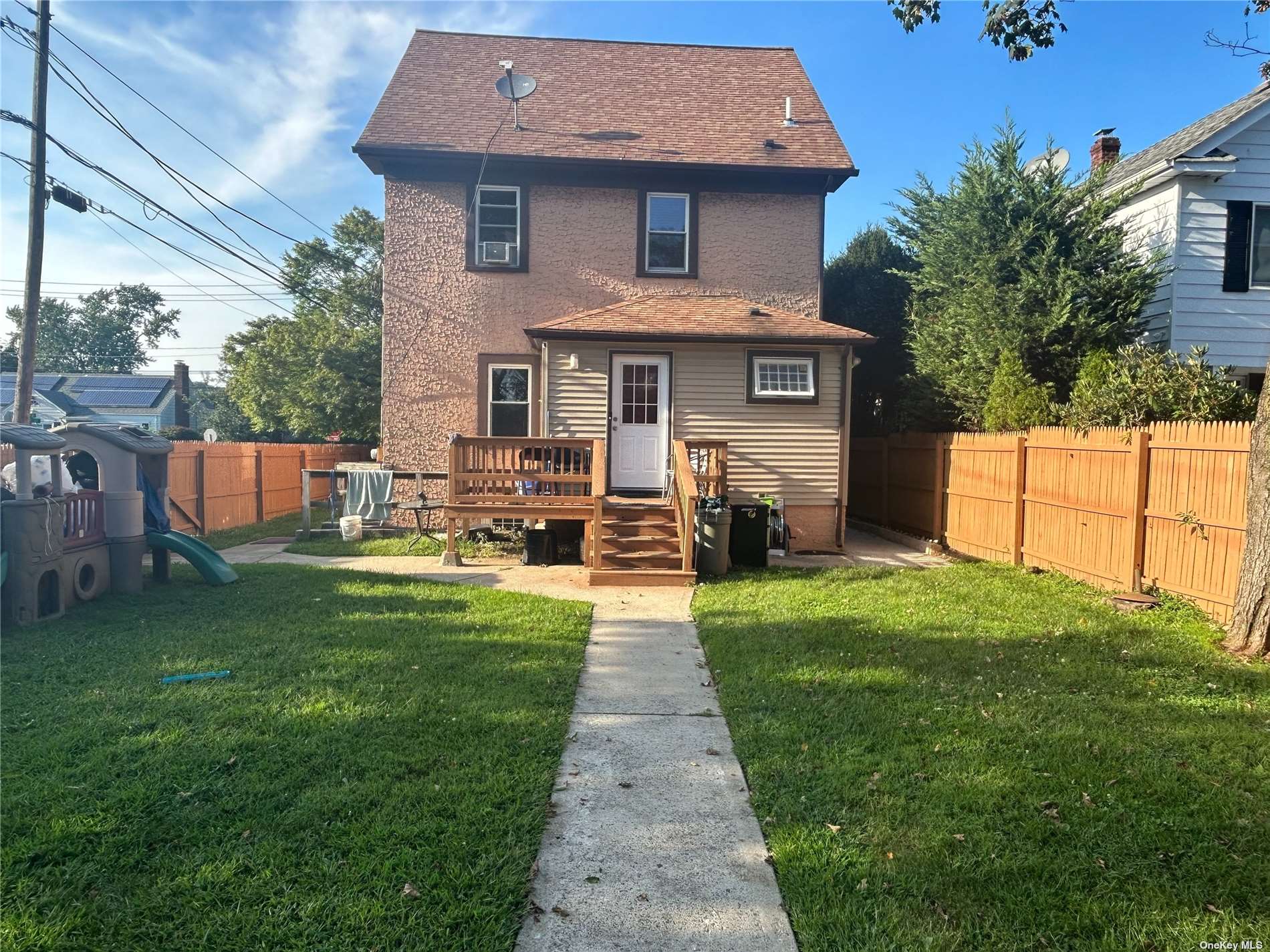 Single Family in Huntington Station - 10th  Suffolk, NY 11746